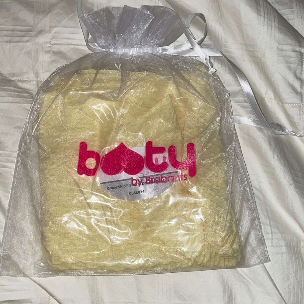 Bootybybrabants “banana boat” booty shorts